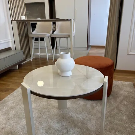 Nora Apartment *